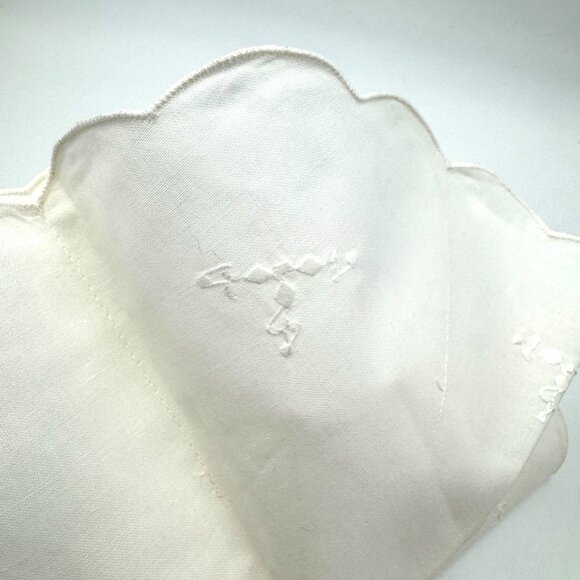 Vintage Bun/ Roll/ Scone Server Off-White Fabric; Scallop Edges Holiday Serving - Picture 2 of 9